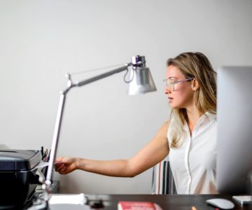 A female employee dealing with a squeaking HP printer
