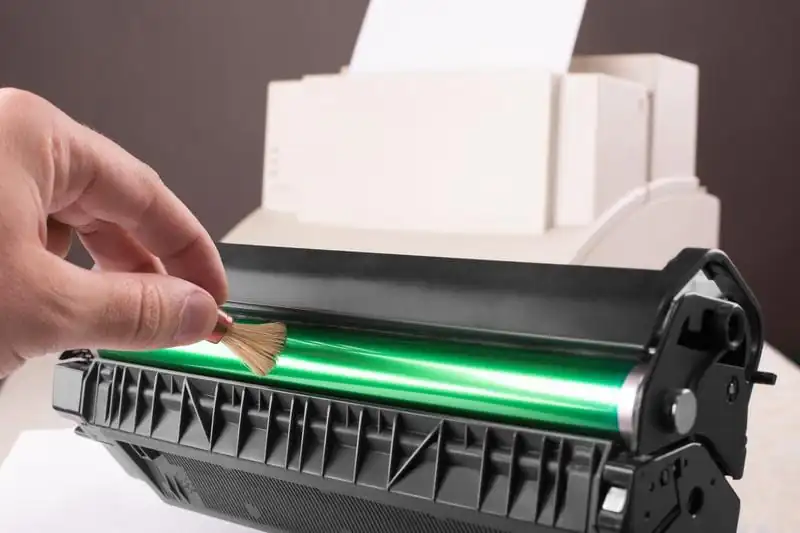 cleaning printer toner cartridge